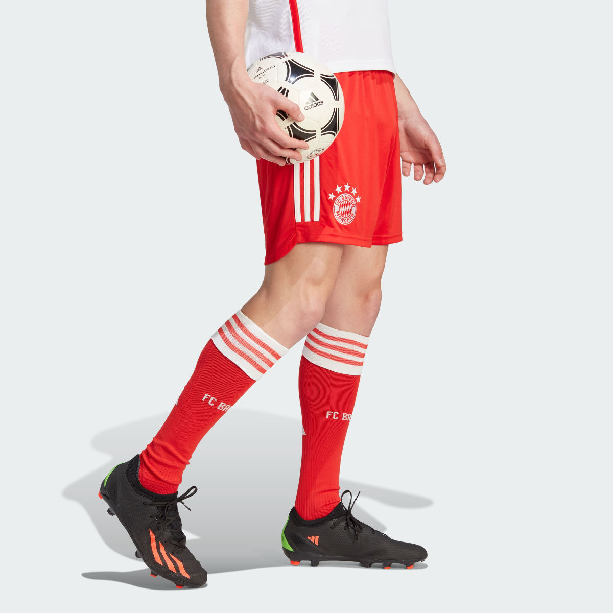 Adidas FC Bayern München 23/24 Heimshorts. 4