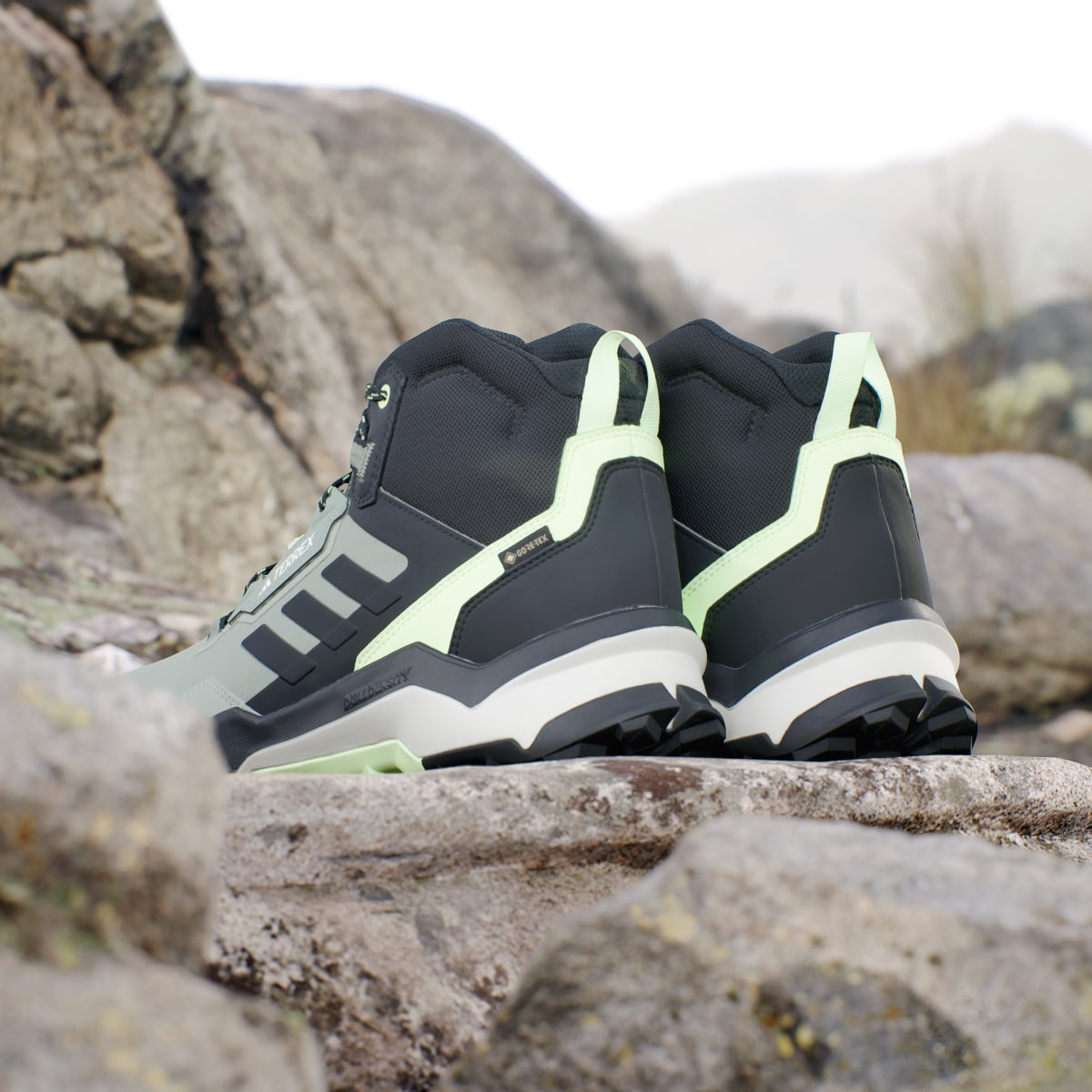 Adidas Scarpe da hiking Terrex AX4 Mid GORE-TEX. 6