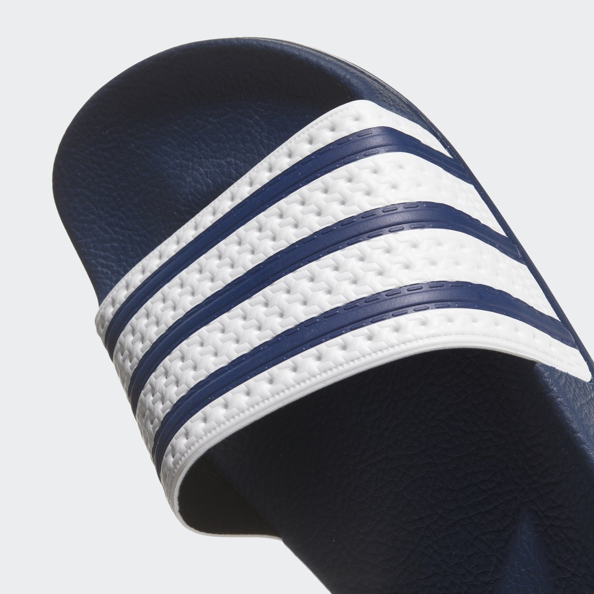 Adidas Adilette. 11