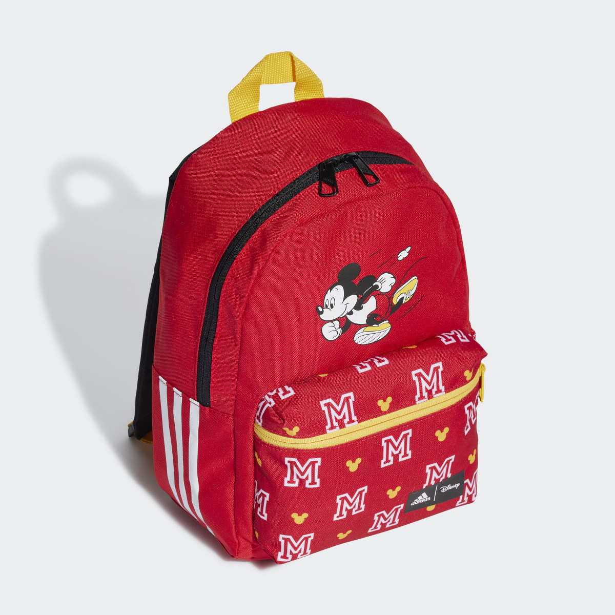 Adidas Una mochila de Mickey Mouse hecha parcialmente con materiales reciclados.. 4