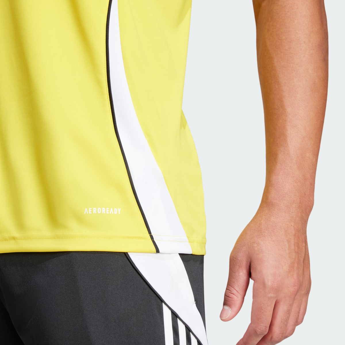 Adidas Camisola Tiro 24. 8