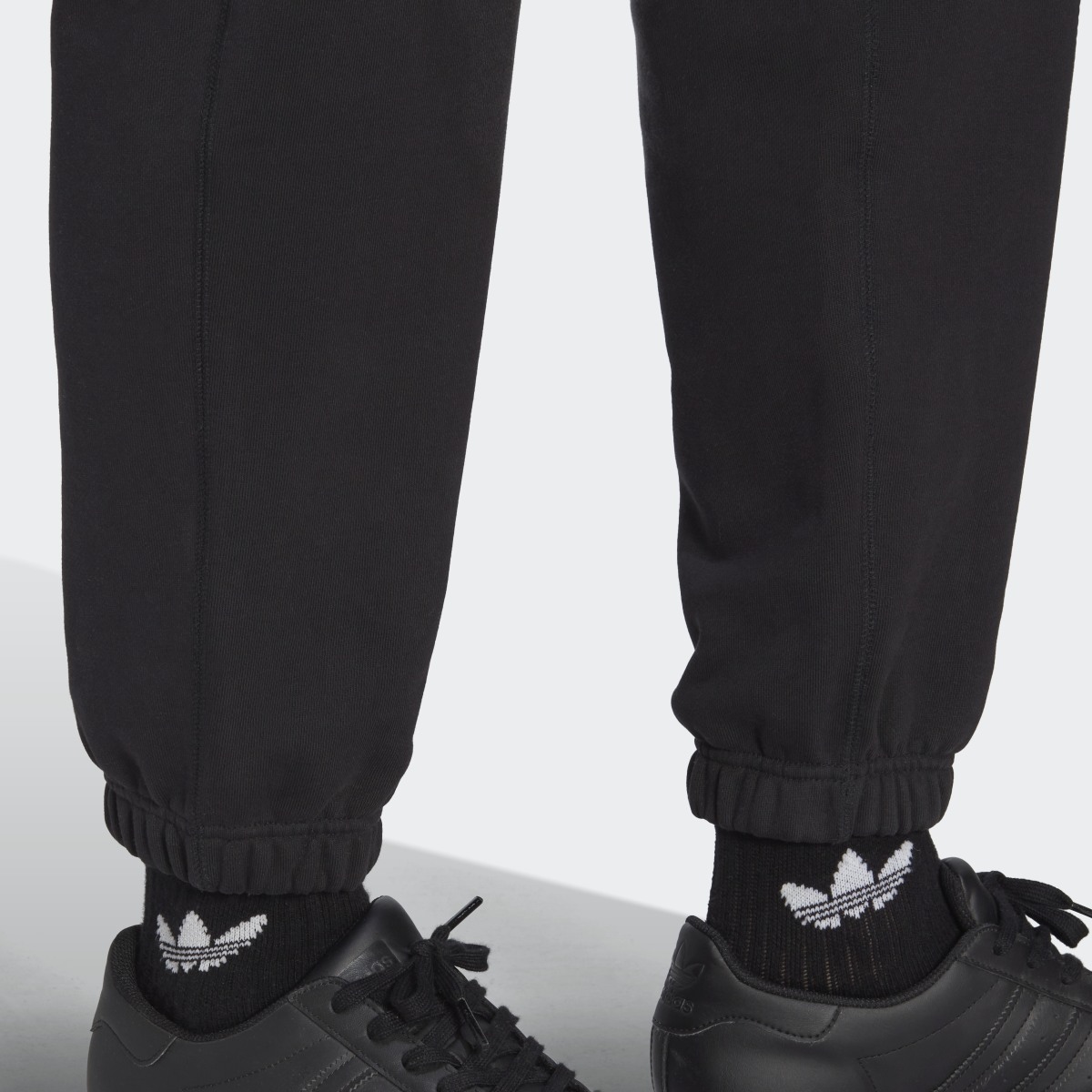 Adidas Pantalón Premium Essentials Sweat. 6