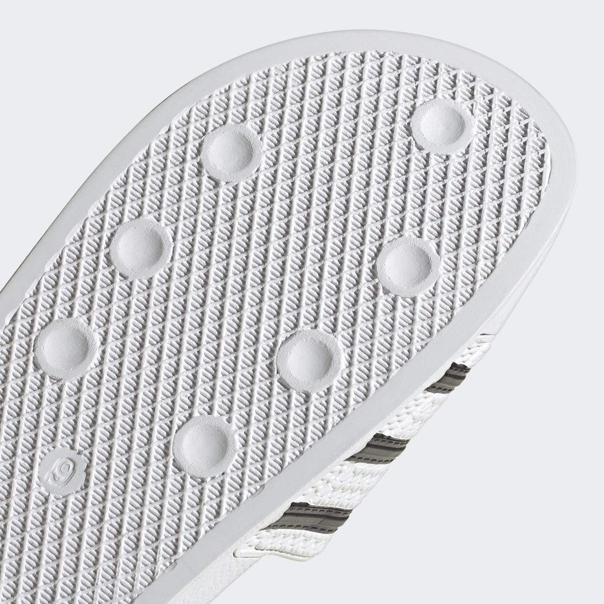 Adidas Claquette adilette. 11