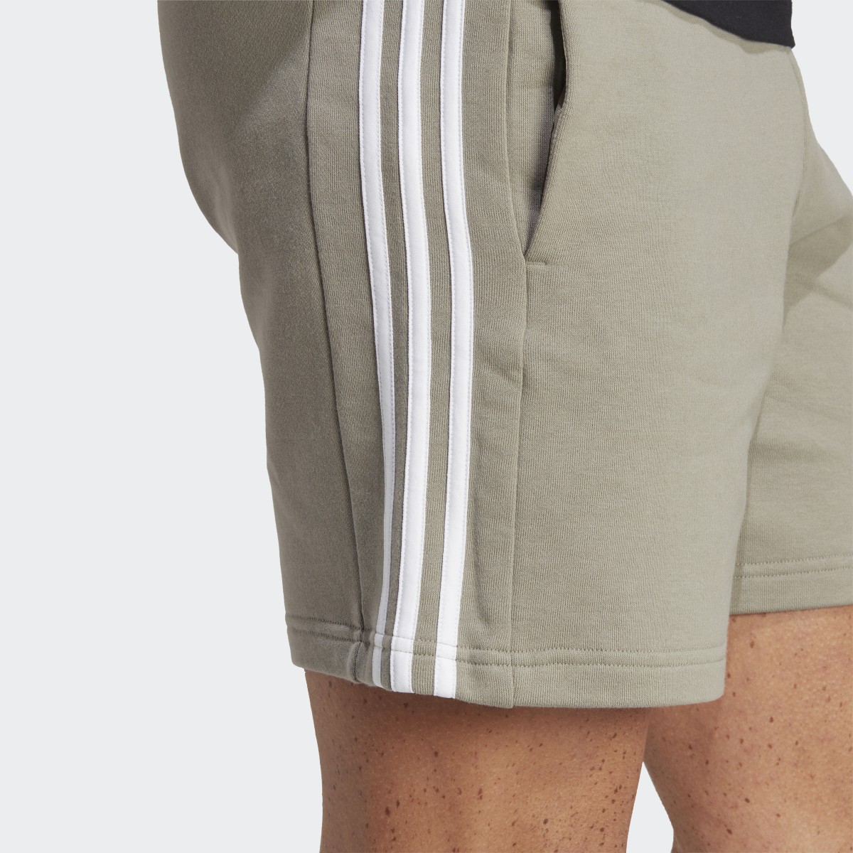 Adidas Shorts Essentials French Terry 3 Franjas. 6