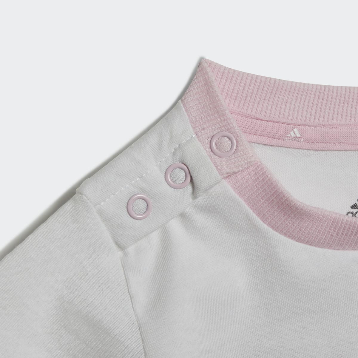Adidas Essentials Set aus T-Shirt und Shorts. 7
