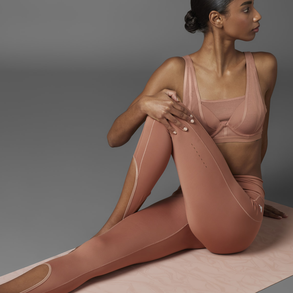 Adidas Legging de yoga pour le studio Collective Power. 9