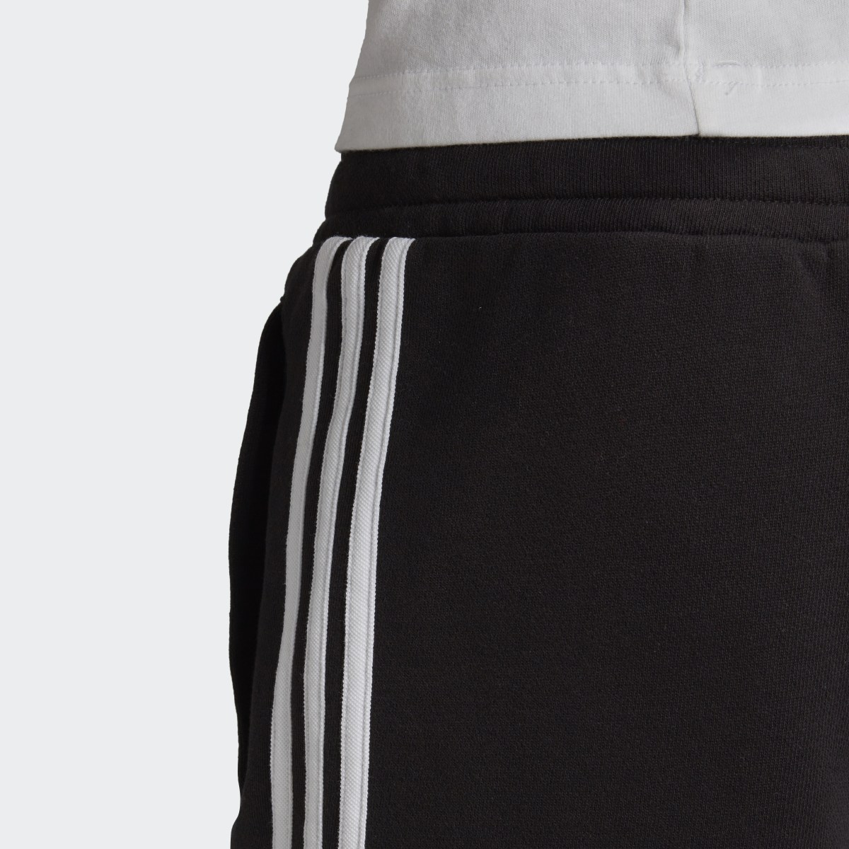 Adidas 3-Streifen Sweat Shorts. 9