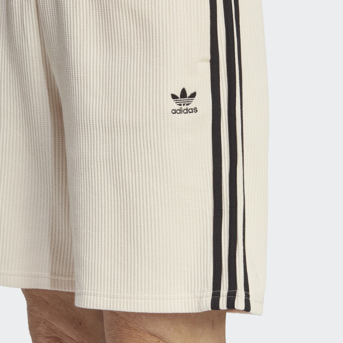 Adidas Bermudas. 6