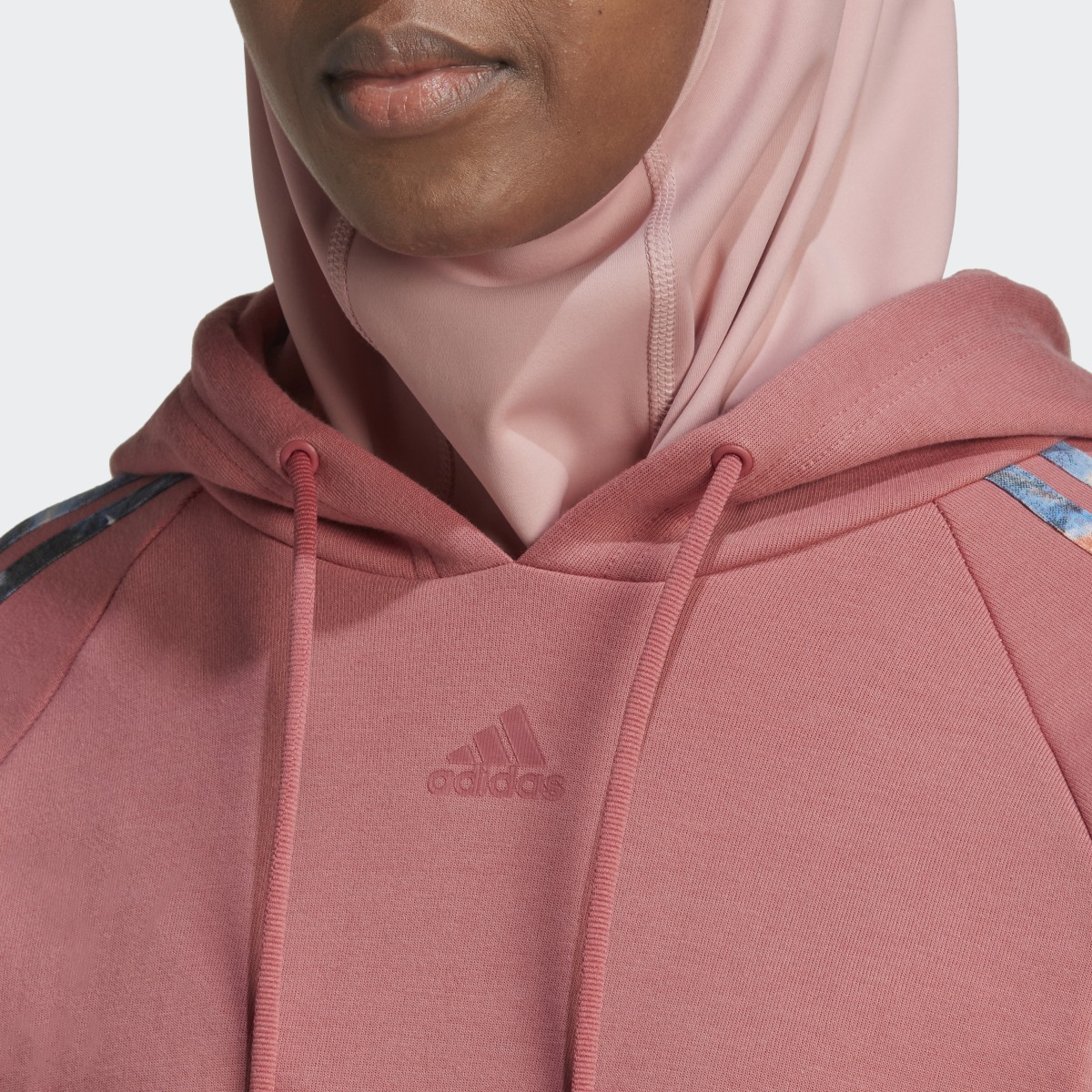 Adidas Sweat-shirt à capuche imprimé intégral. 6