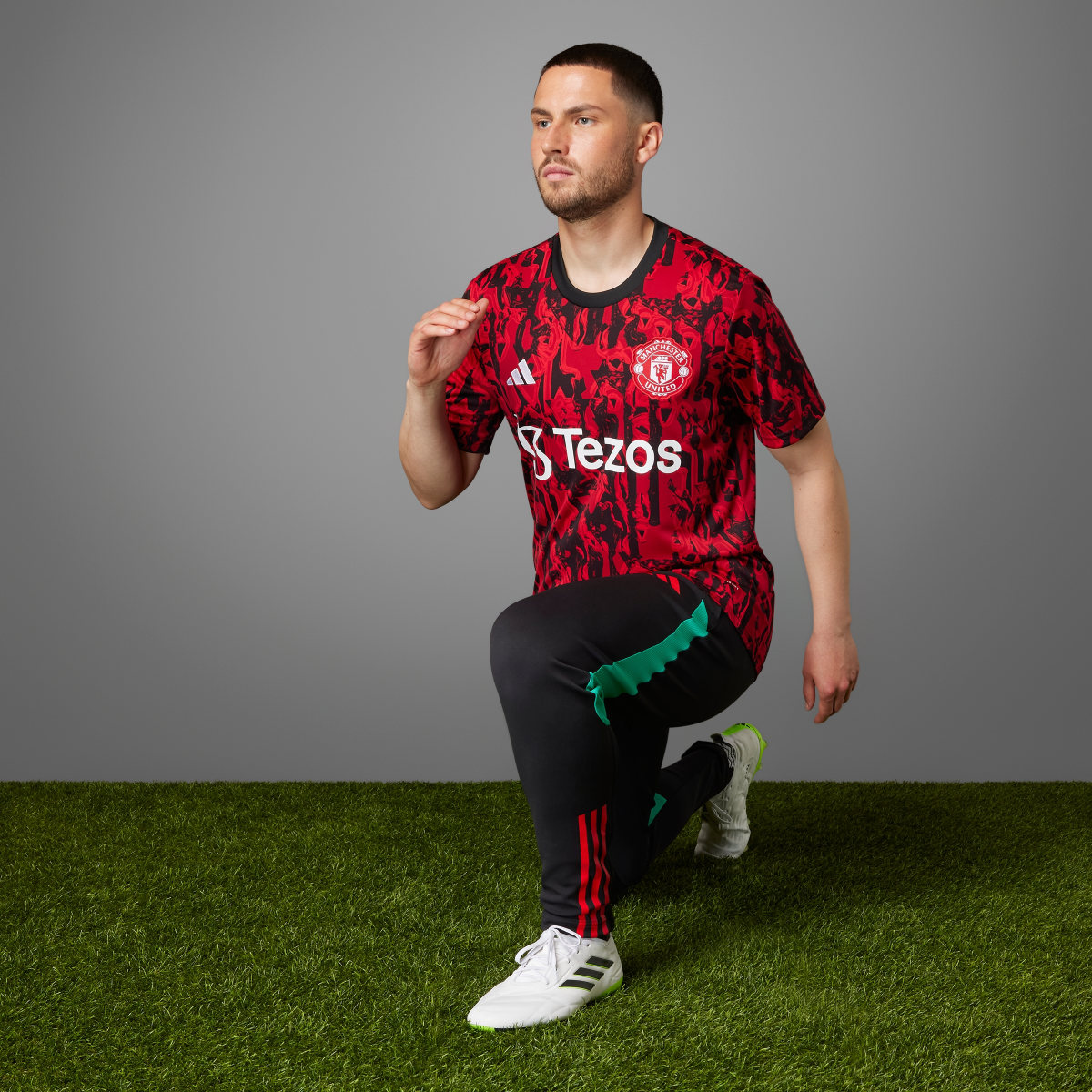 Adidas Camisola de Aquecimento do Manchester United. 8