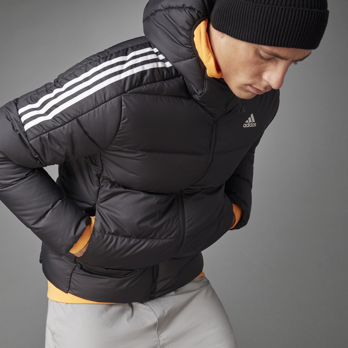 Adidas Chaqueta de plumón con capucha Essentials Midweight. 6