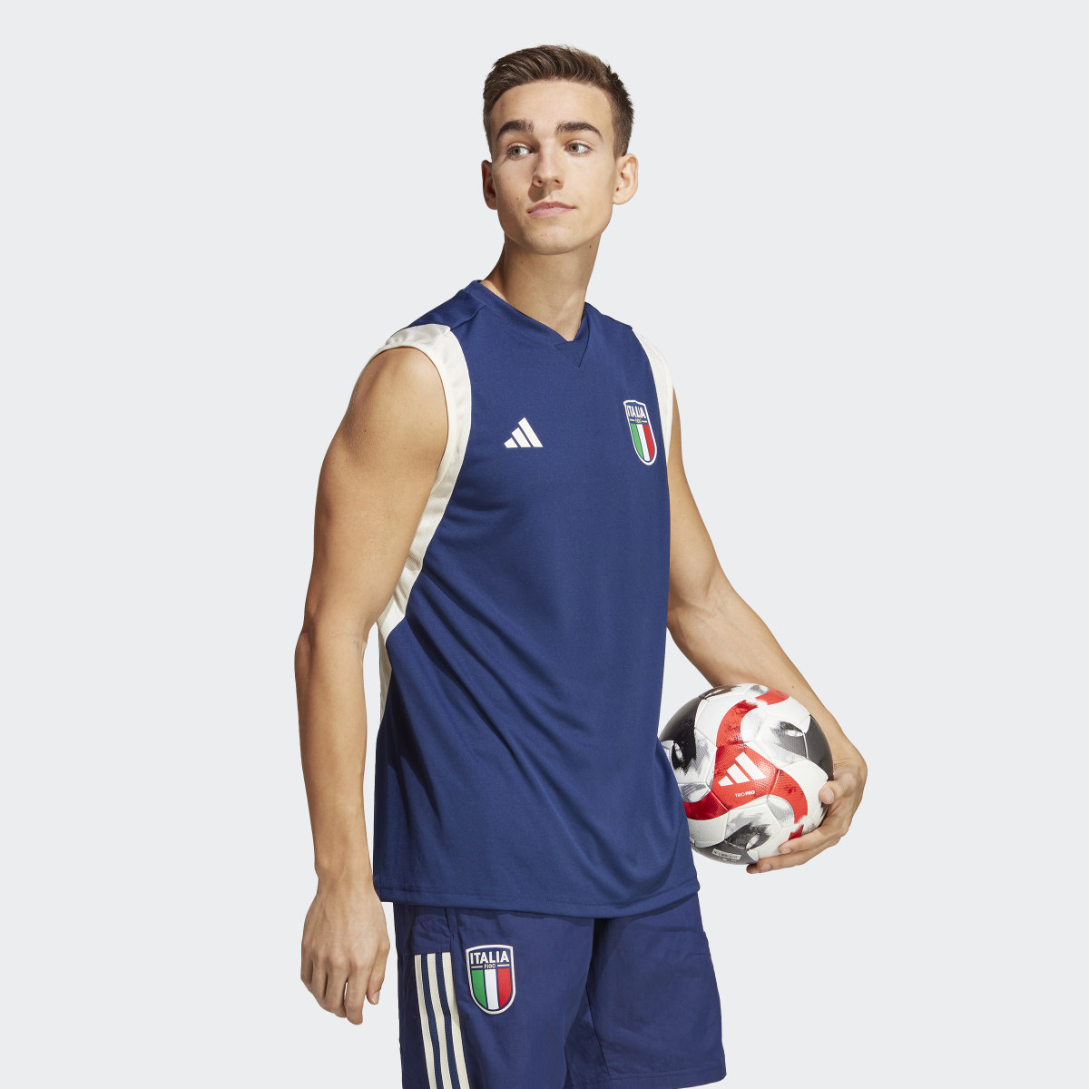 Adidas Camiseta sin mangas Italia Tiro 23. 4