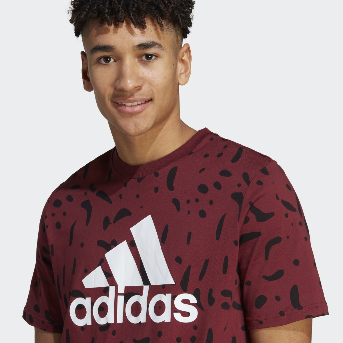 Adidas Playera Essentials Single Jersey Big Logo Allover Print. 6