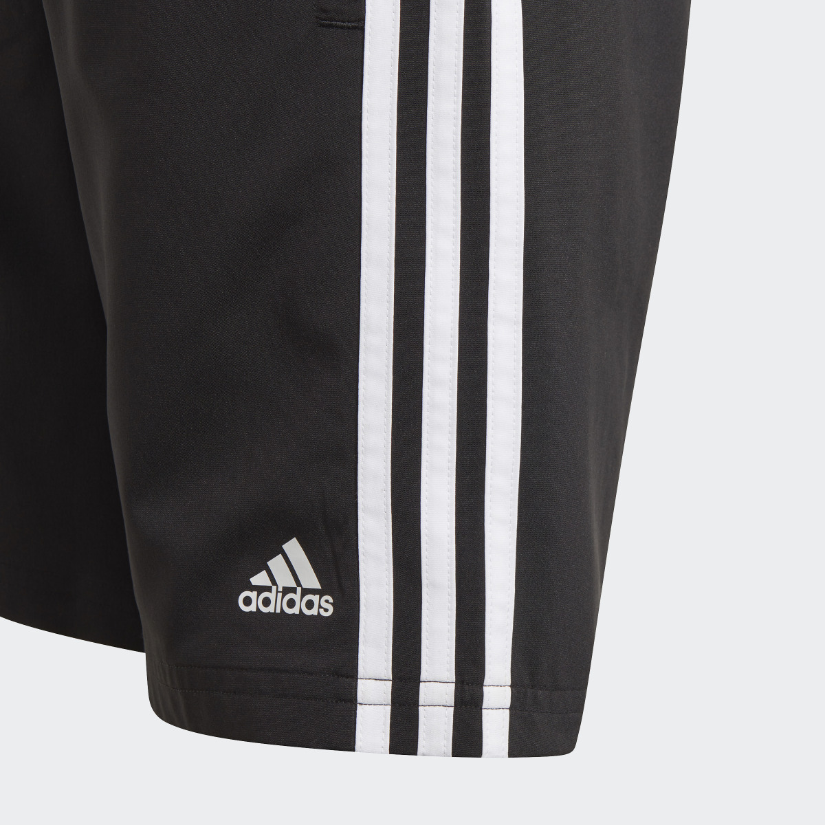 Adidas Essentials 3-Streifen Chelsea Shorts. 4