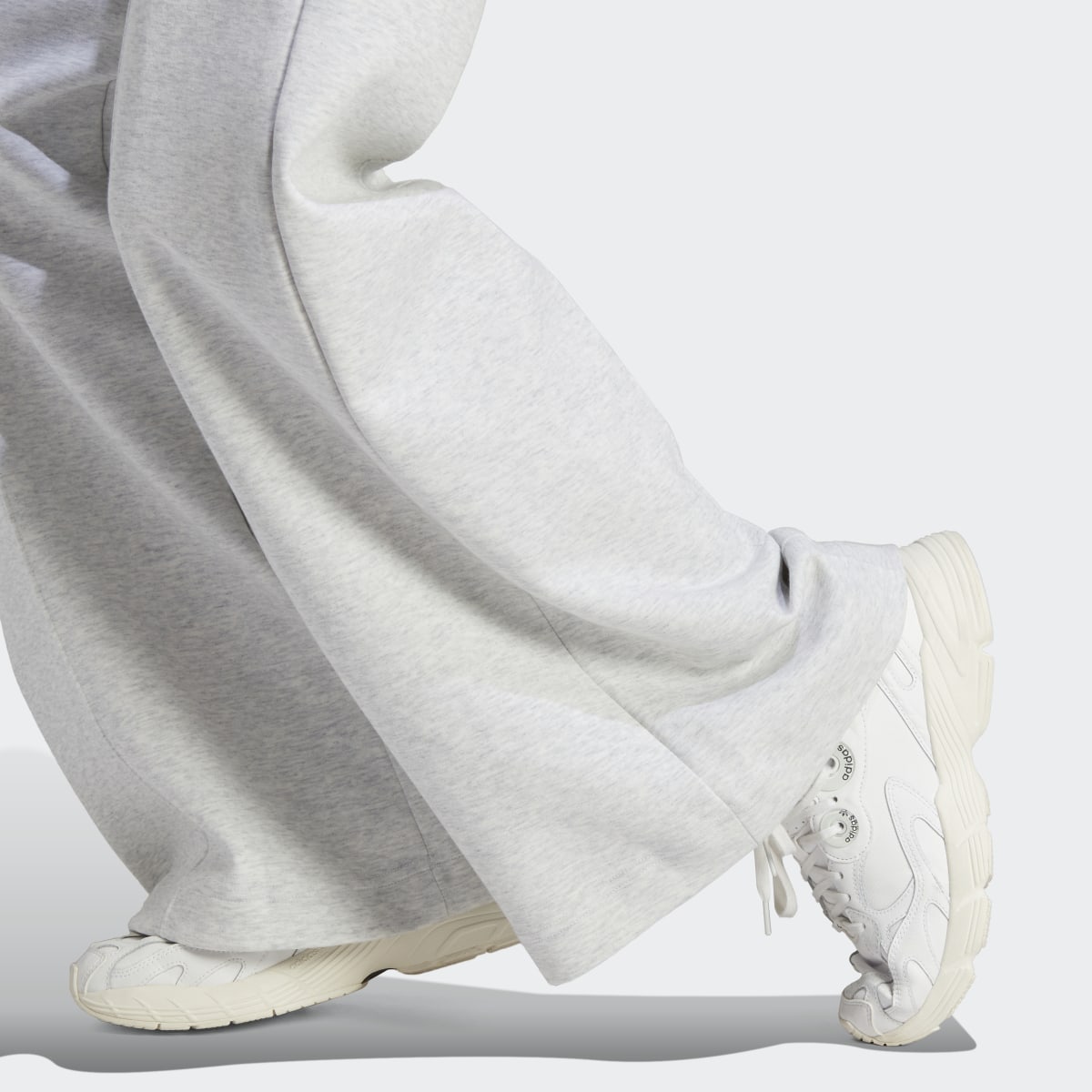 Adidas Pantalon plissé à jambes larges Premium Essentials. 6