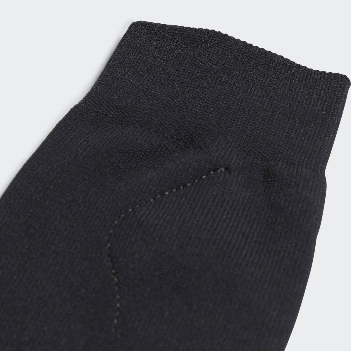 Adidas Socken mit integrierten Schienbeinschonern. 5