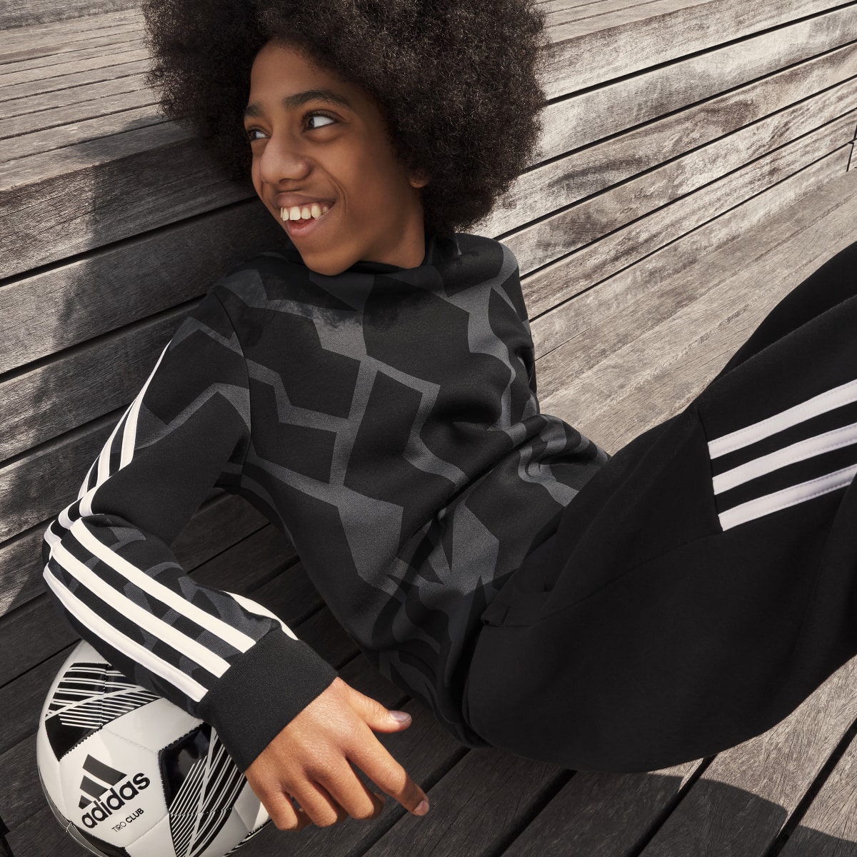 Adidas Future Icons 3-Streifen Graphic Hoodie. 9