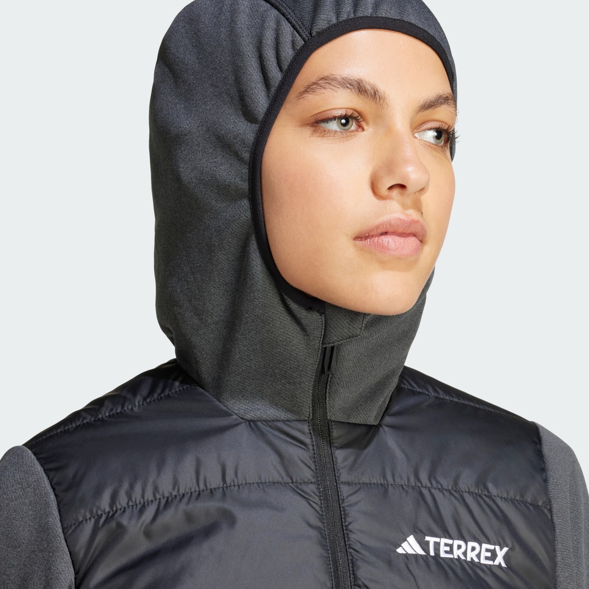 Adidas Chamarra Térmica con Gorro Terrex Multi Hybrid. 7