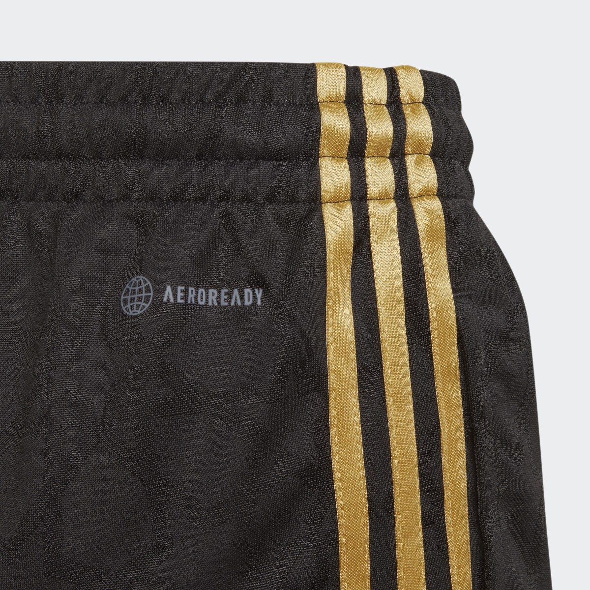 Adidas Mo Salah 3-Streifen Shorts. 4 Adidas Mo Salah 3-Streifen Shorts. 4