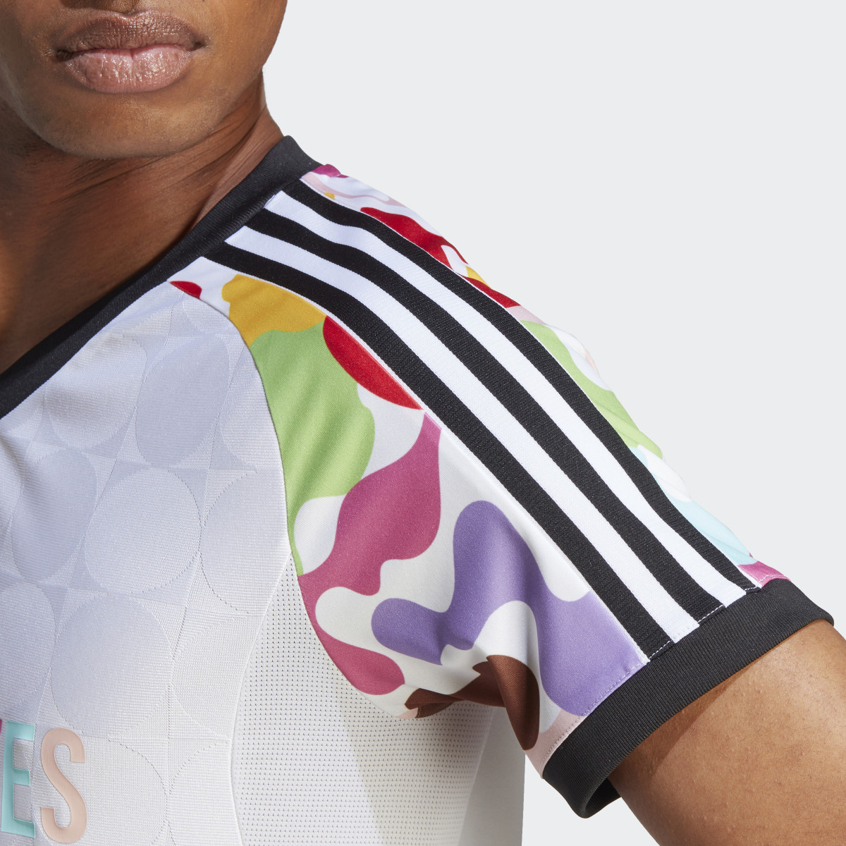 Adidas Camiseta Pride Tiro. 8