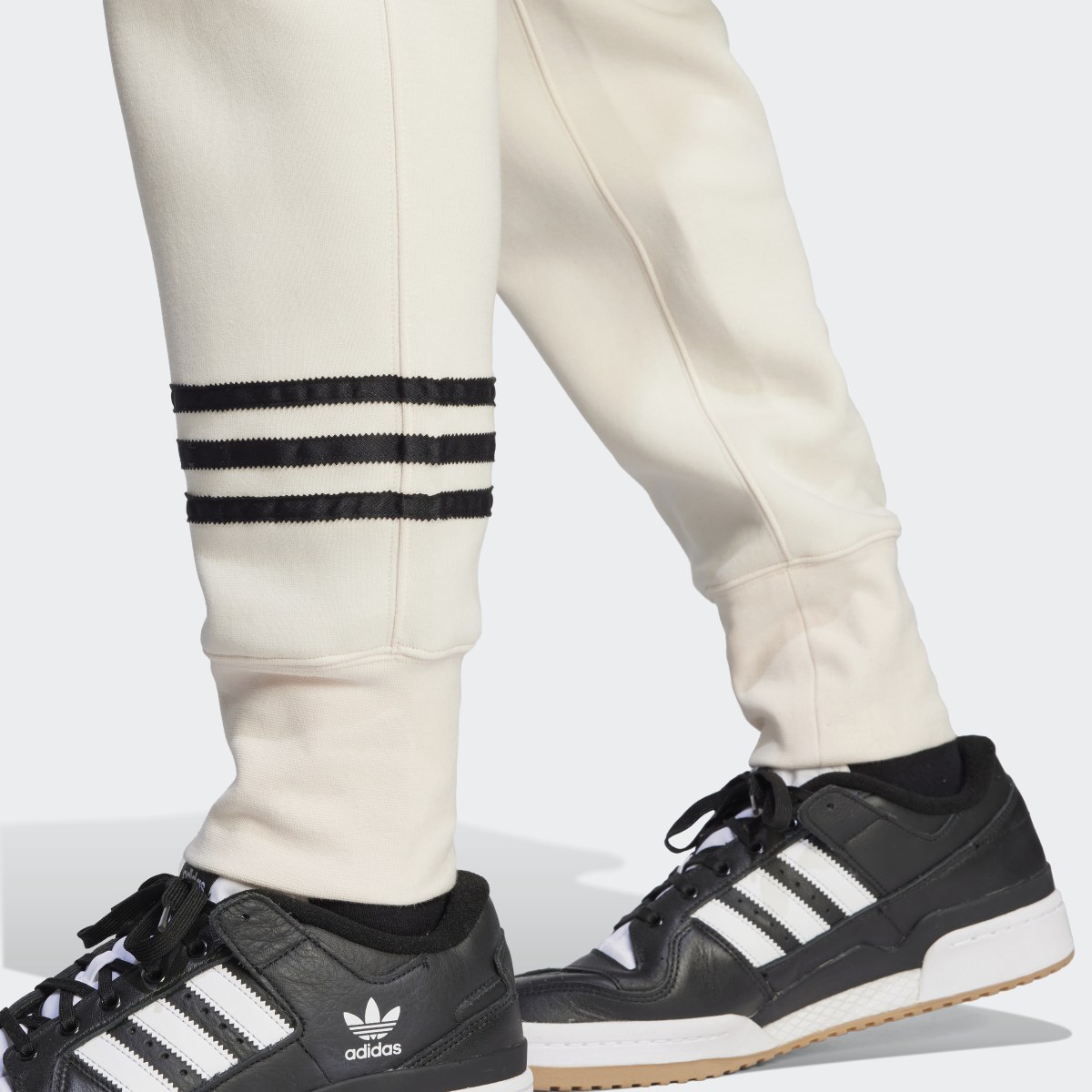 Adidas Adicolor Neuclassics Sweatpants. 6