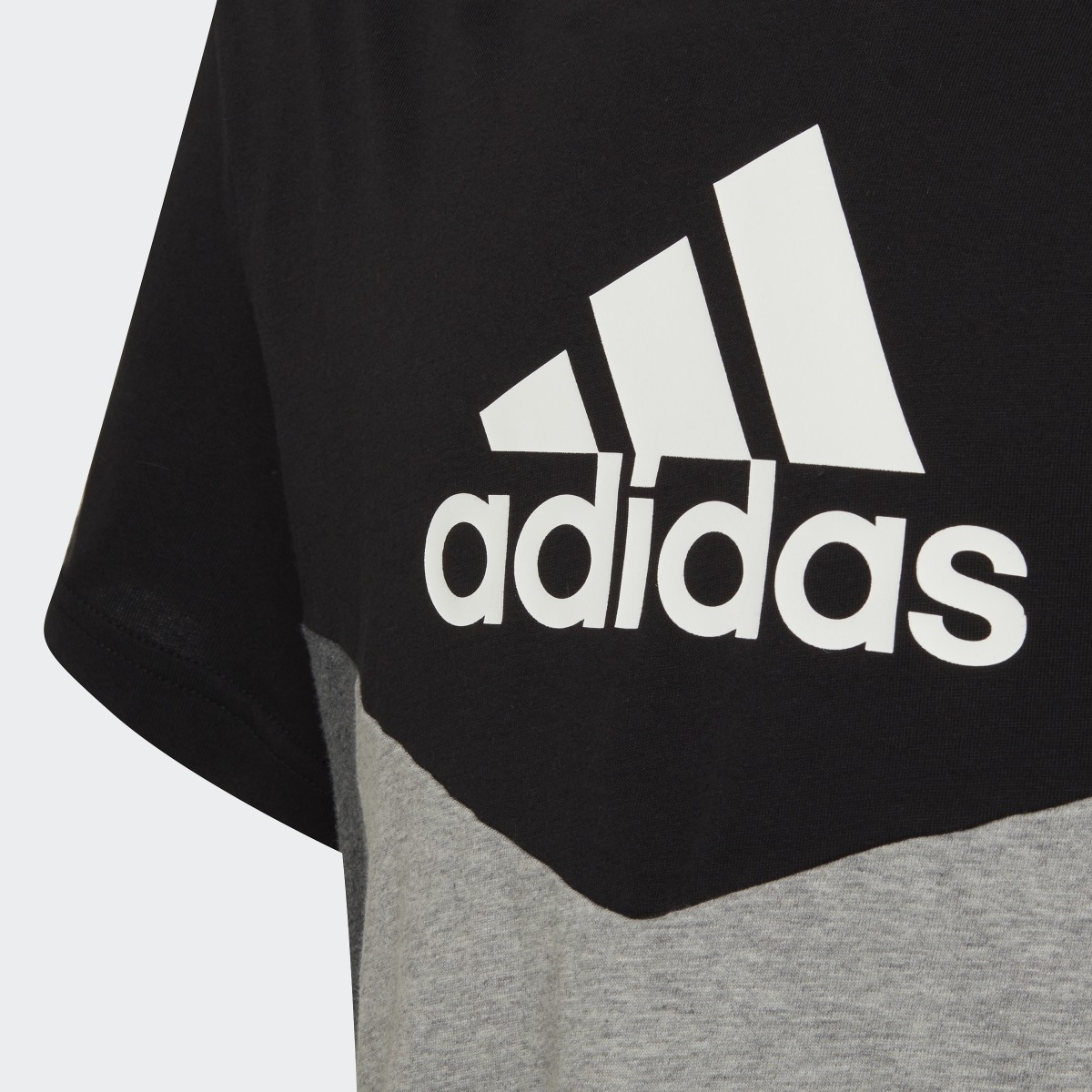 Adidas T-shirt. 5