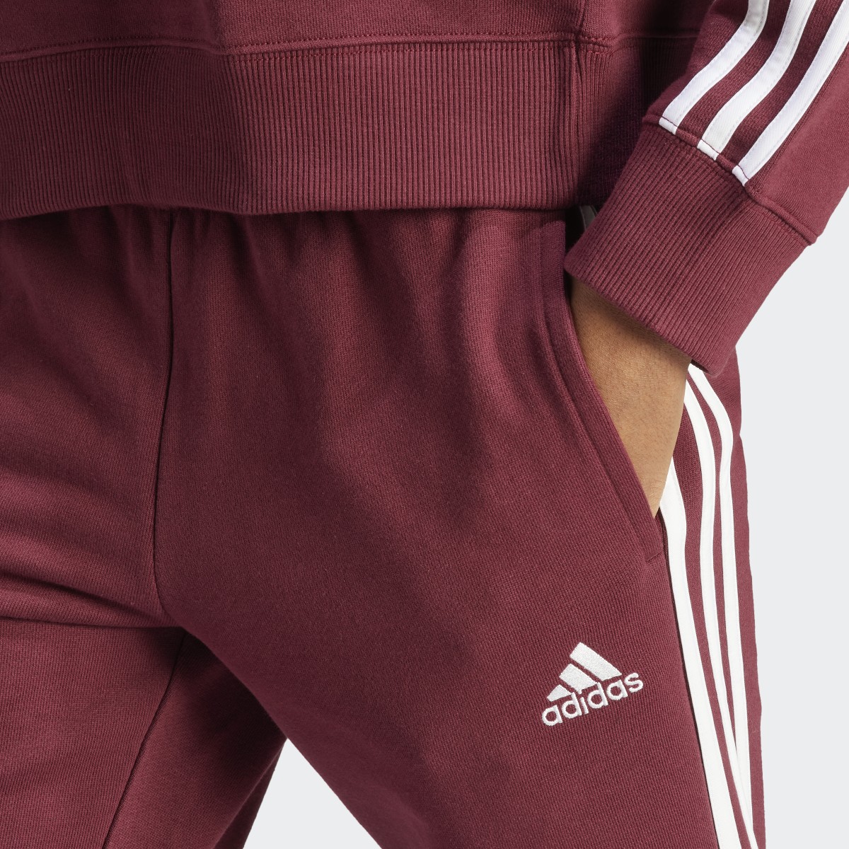 Adidas Pantalon fuselé en molleton à 3 bandes Essentials. 5