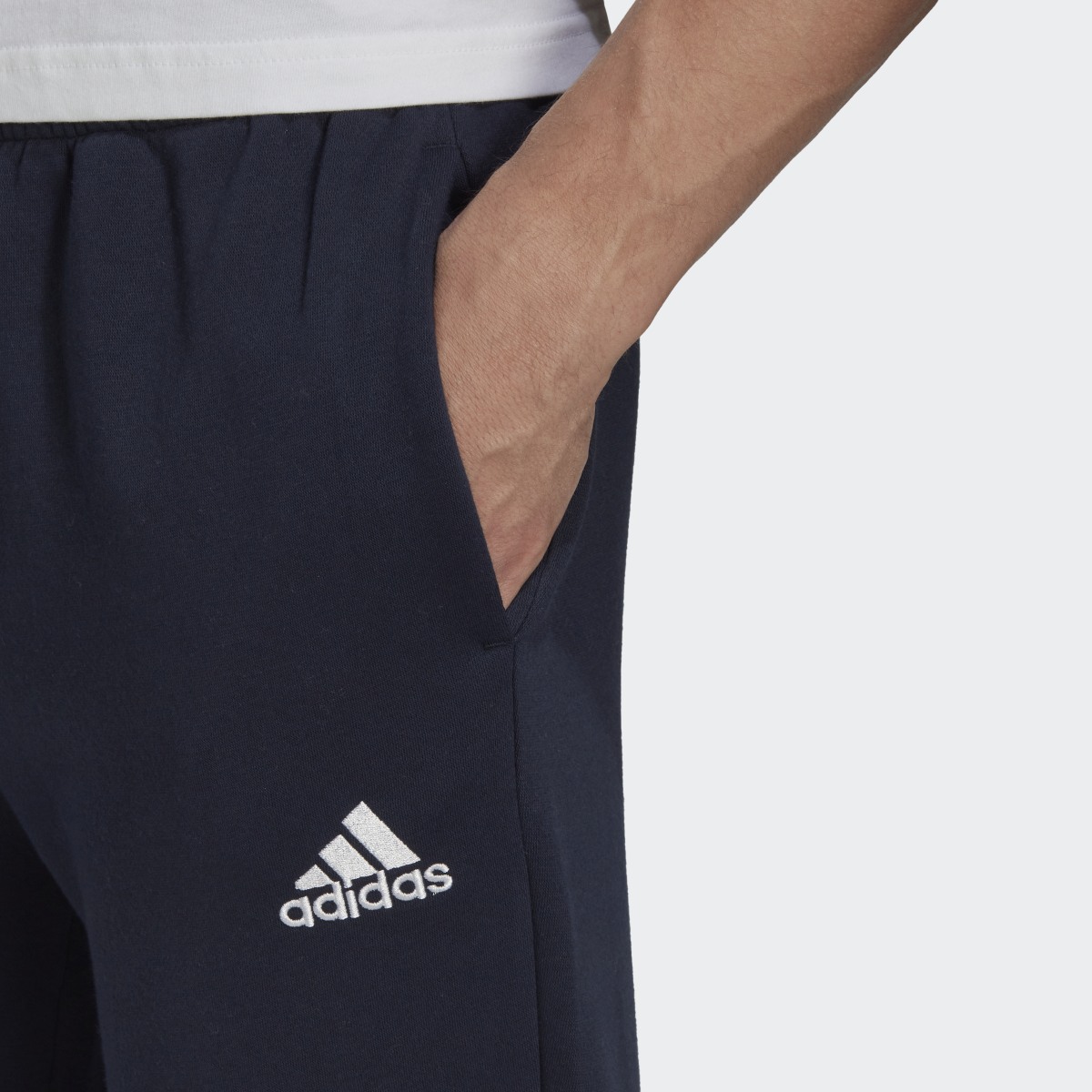 Adidas Pantaloni Essentials Fleece Regular Tapered. 5