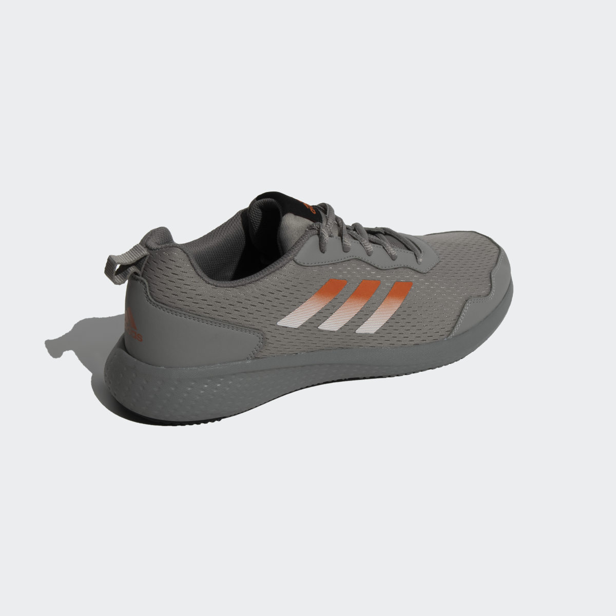 Adidas Restound M. 6