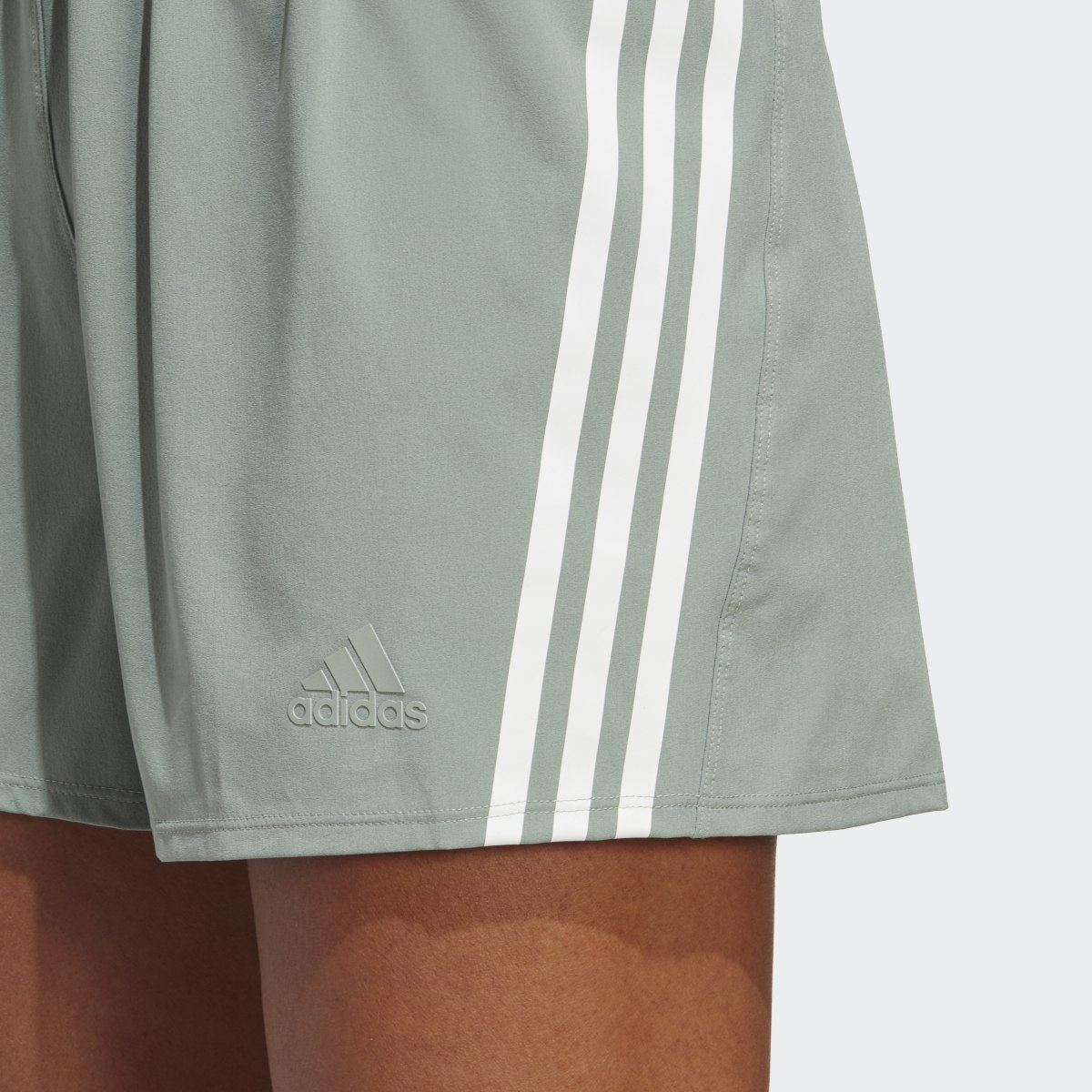 Adidas Train Icons 3-Streifen Woven Shorts. 5