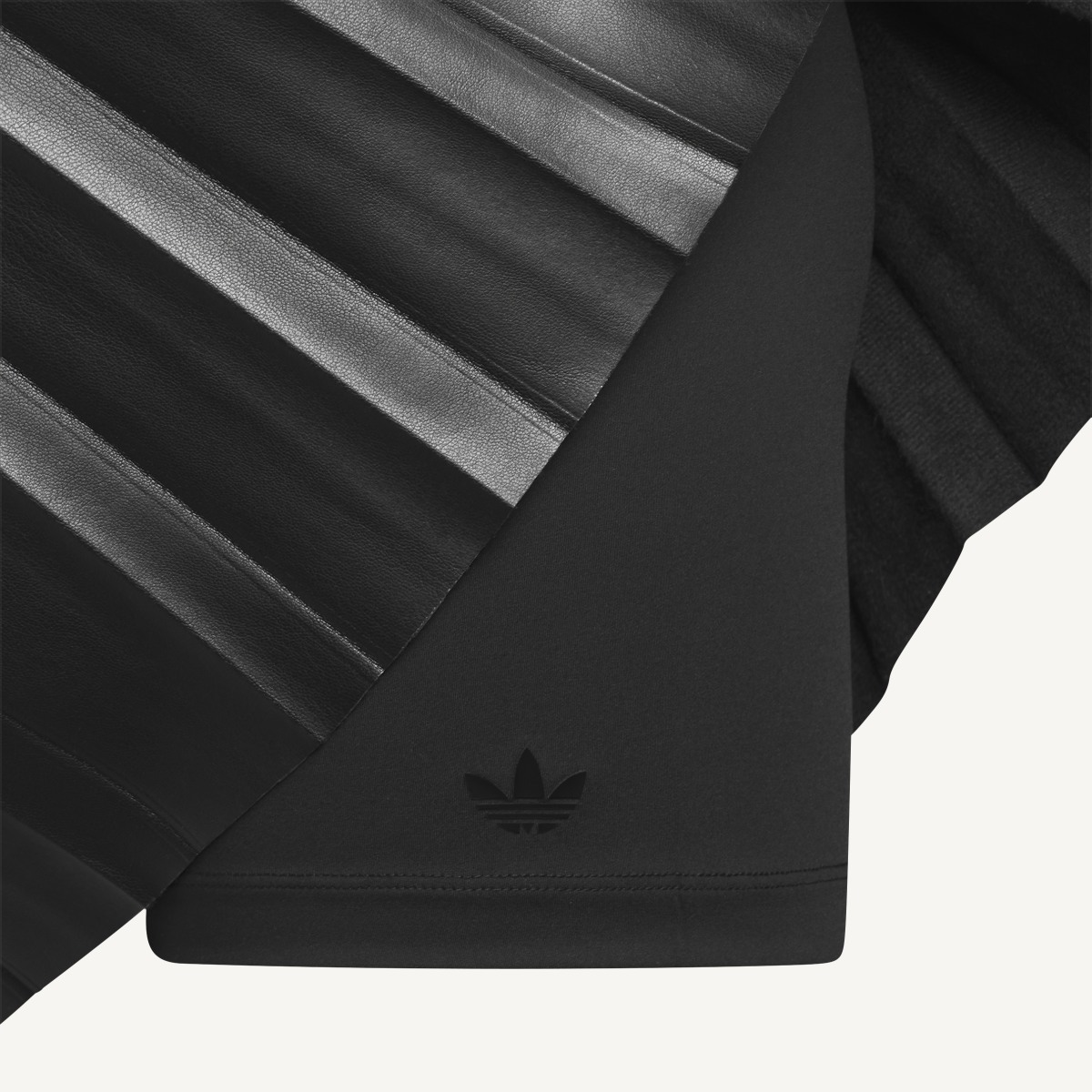 Adidas Mini-jupe plissée en cuir. 8