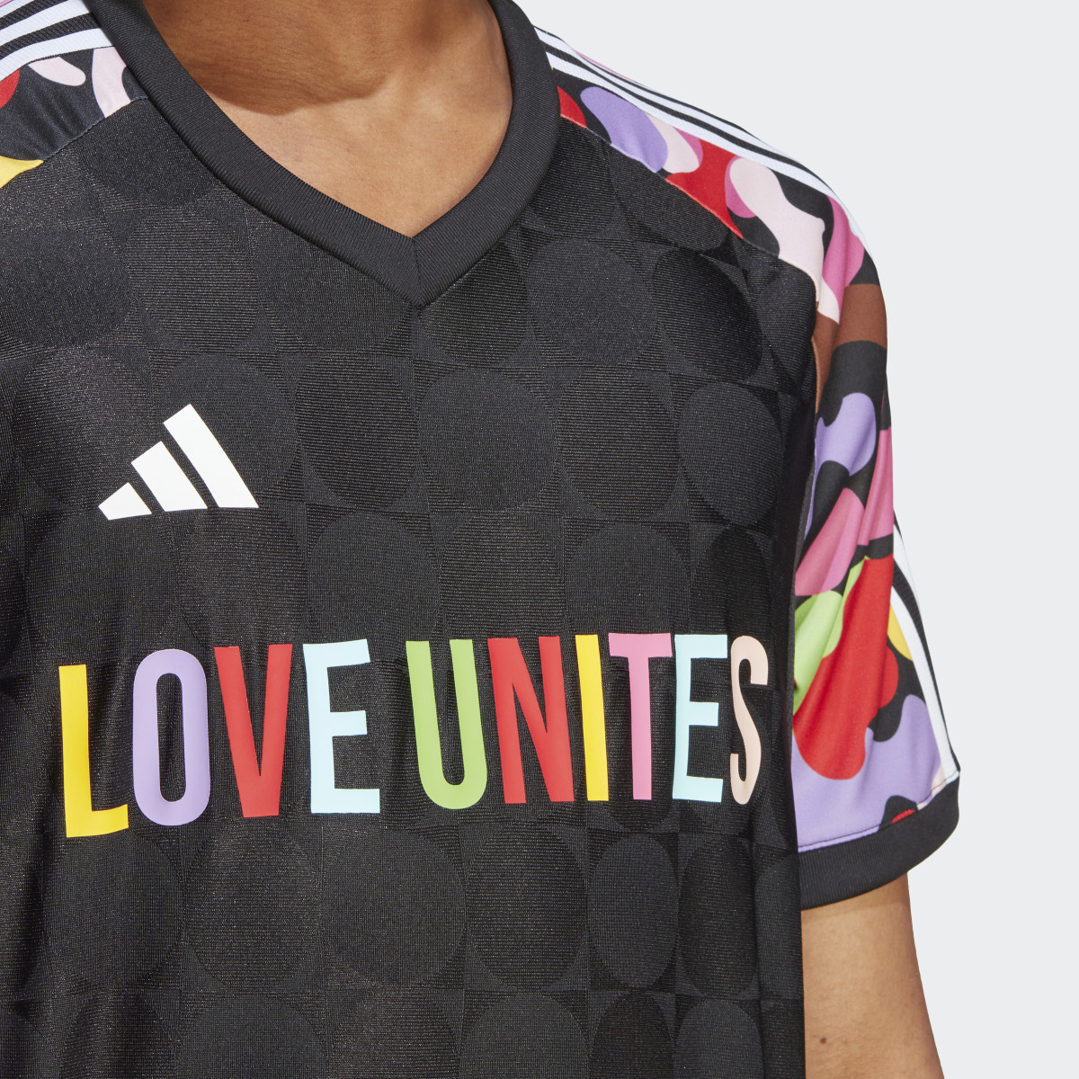 Adidas Camiseta Pride Tiro. 7