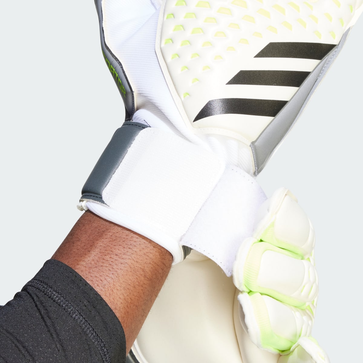 Adidas Guantes Predator Match. 4