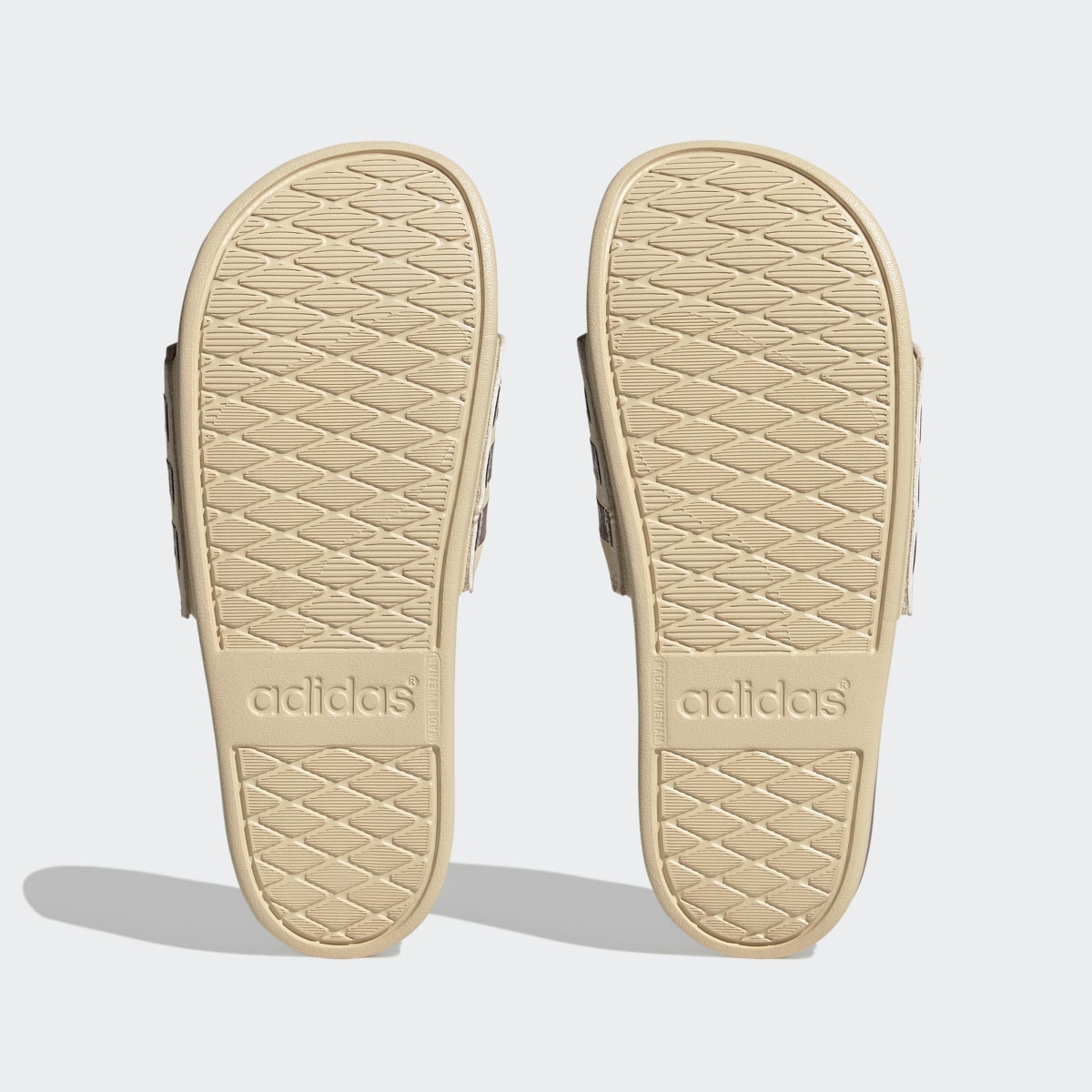 Adidas Chancla Adilette Comfort. 4