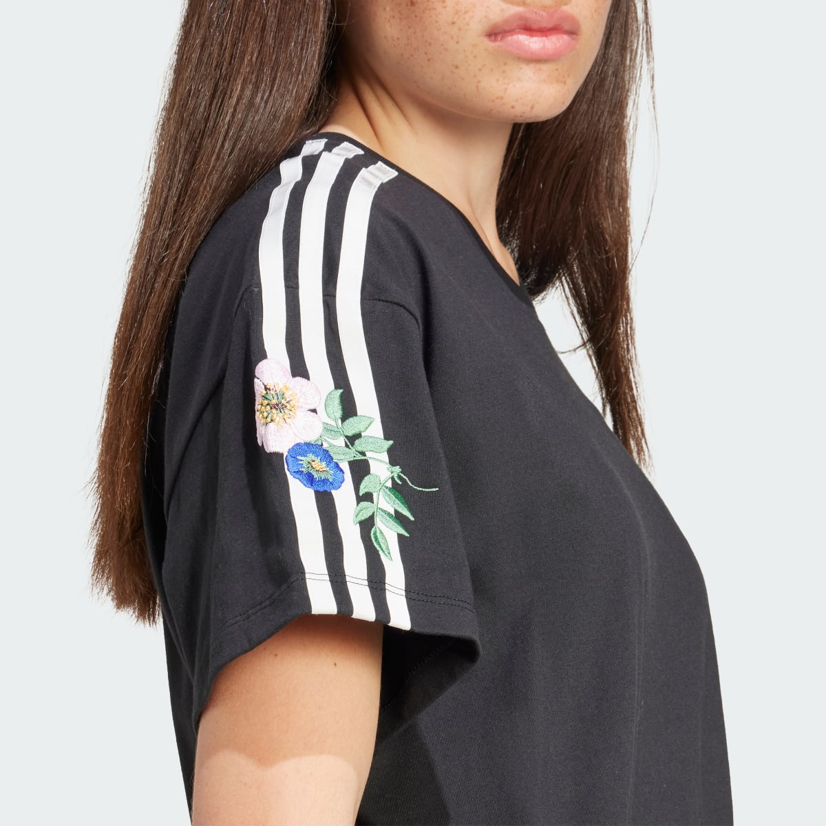 Adidas Playera Floral Holgada. 7