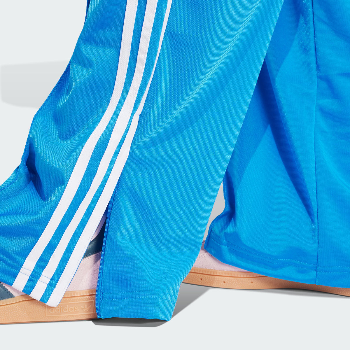 Adidas Pantalón Firebird Loose. 6