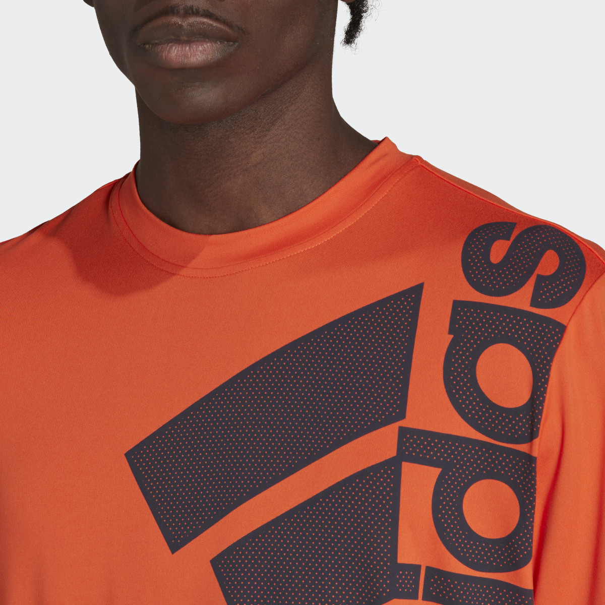 Adidas T-shirt da allenamento Big Badge of Sport. 6