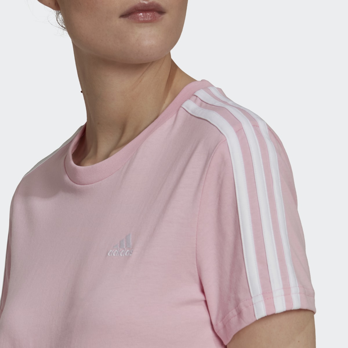 Adidas LOUNGEWEAR Essentials Slim 3-Streifen T-Shirt. 6