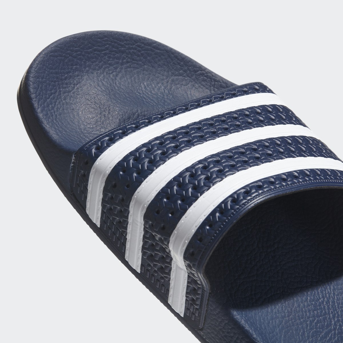 Adidas Adilette. 11