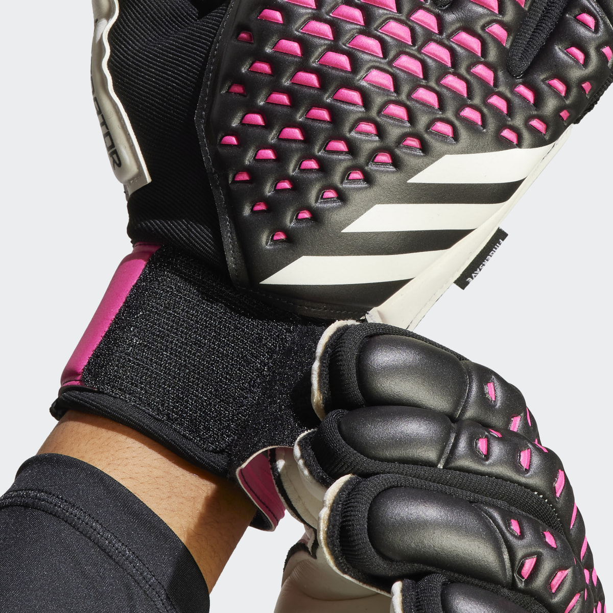 Adidas Predator Match Fingersave Gloves. 4