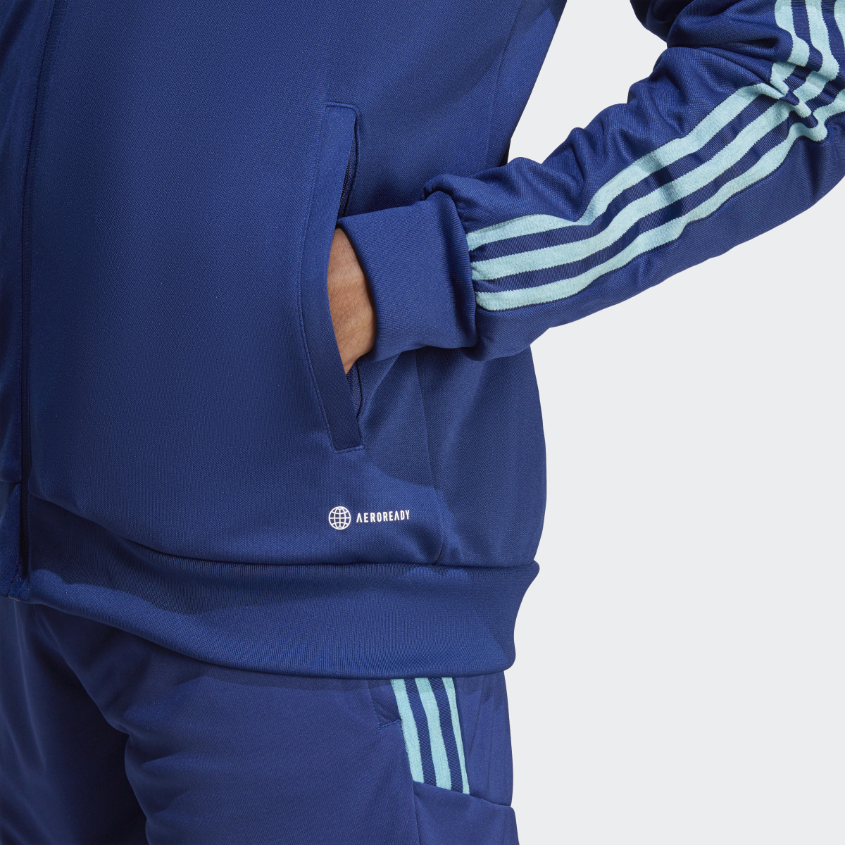 Adidas Casaco Tiro. 9