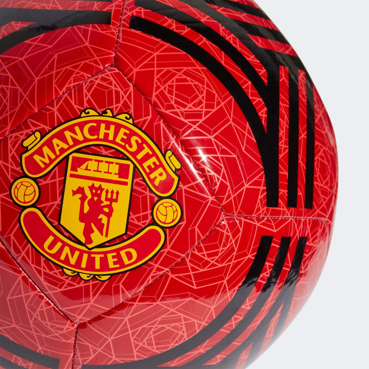 Adidas Balón primera equipación Manchester United Club. 5