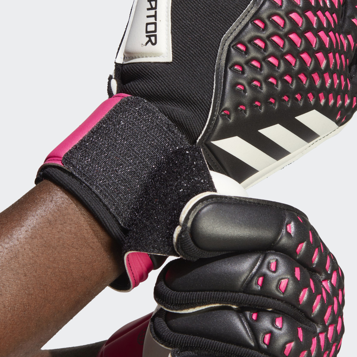 Adidas Predator Match Gloves. 4