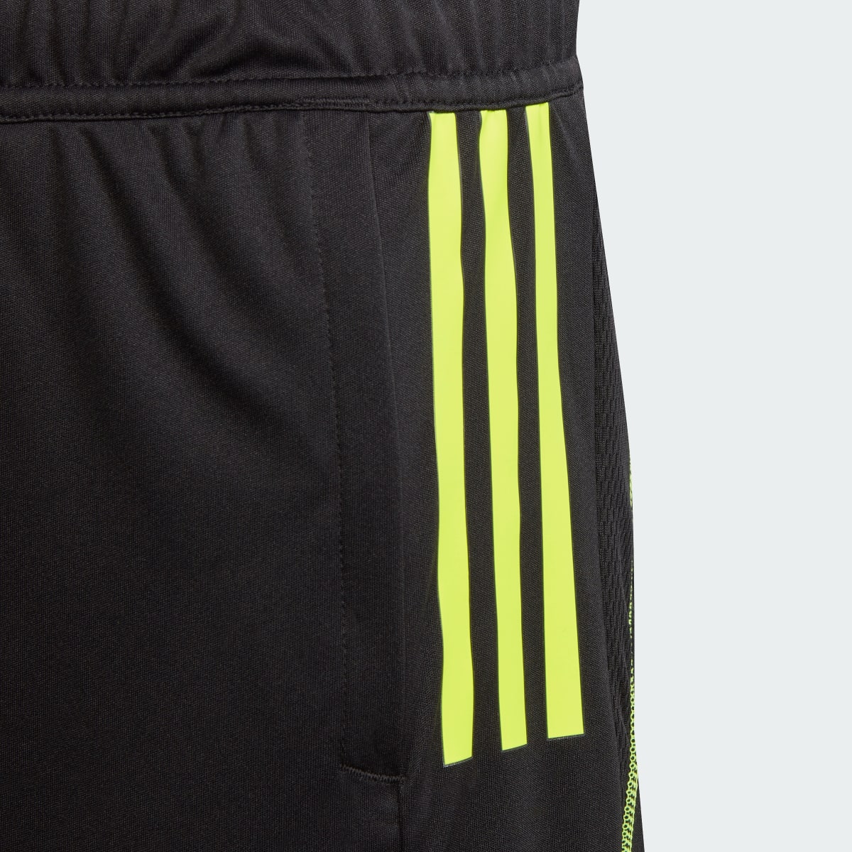 Adidas Arsenal Tiro 23 Training Shorts. 4