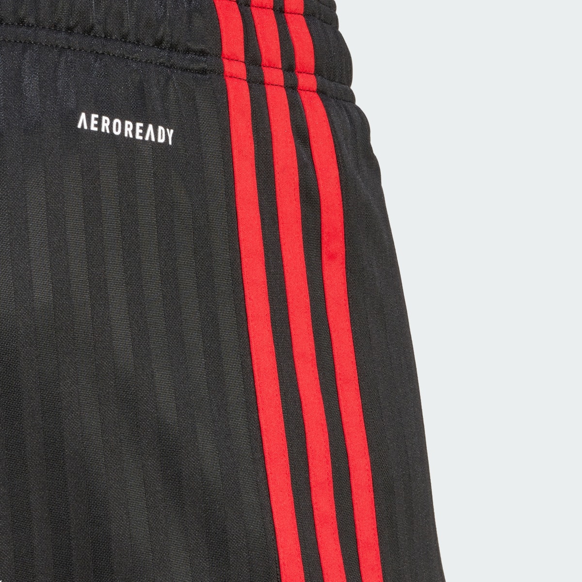 Adidas FC Fulham 23/24 Heimshorts. 7