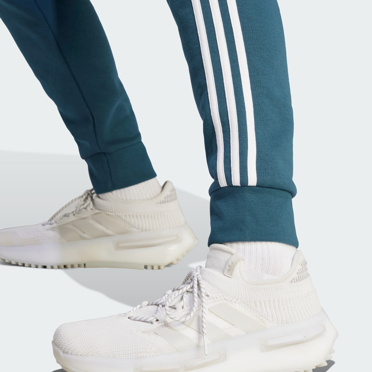 Adidas adicolor Classics 3-Streifen Hose. 5