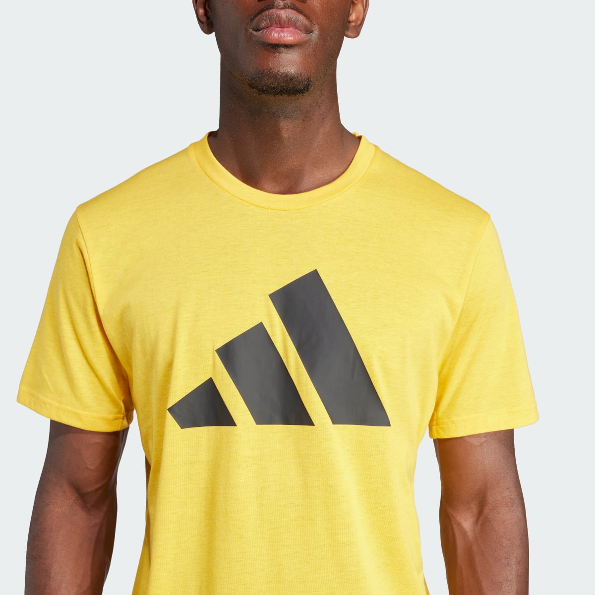 Adidas Playera Deportiva Train Essentials Feelready Logo. 6