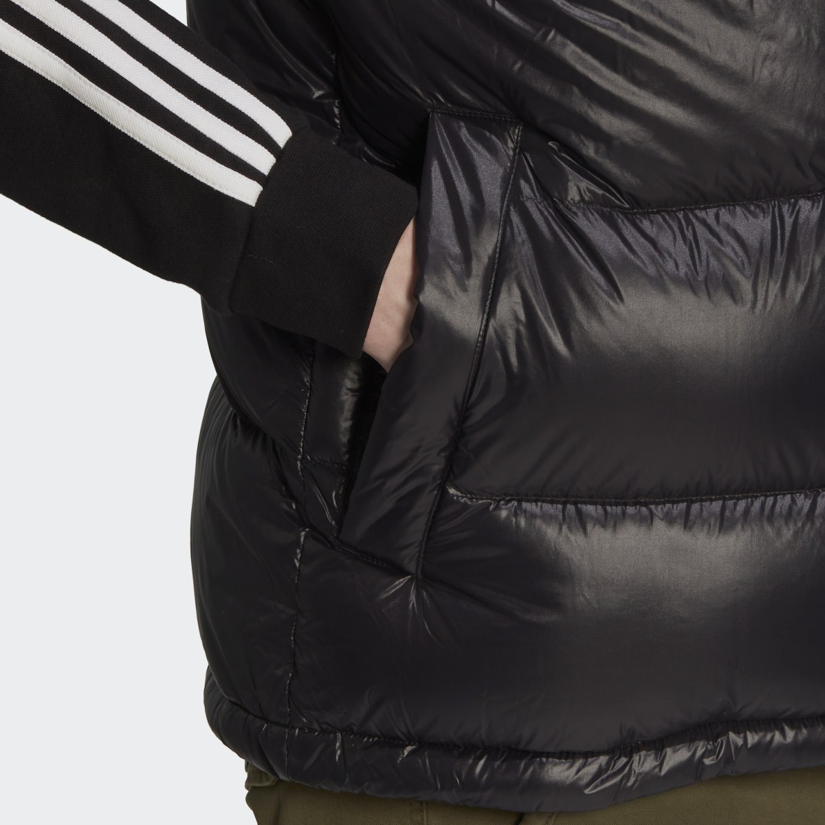 Adidas Down Regen Puffer Weste. 7