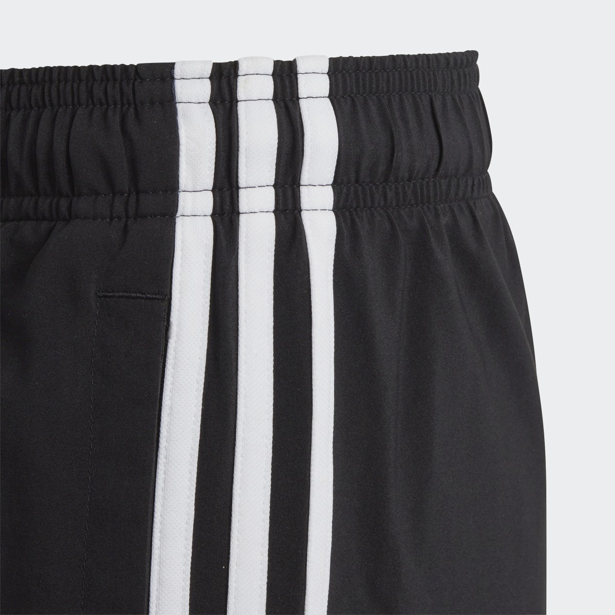 Adidas Essentials 3-Streifen Woven Shorts. 6