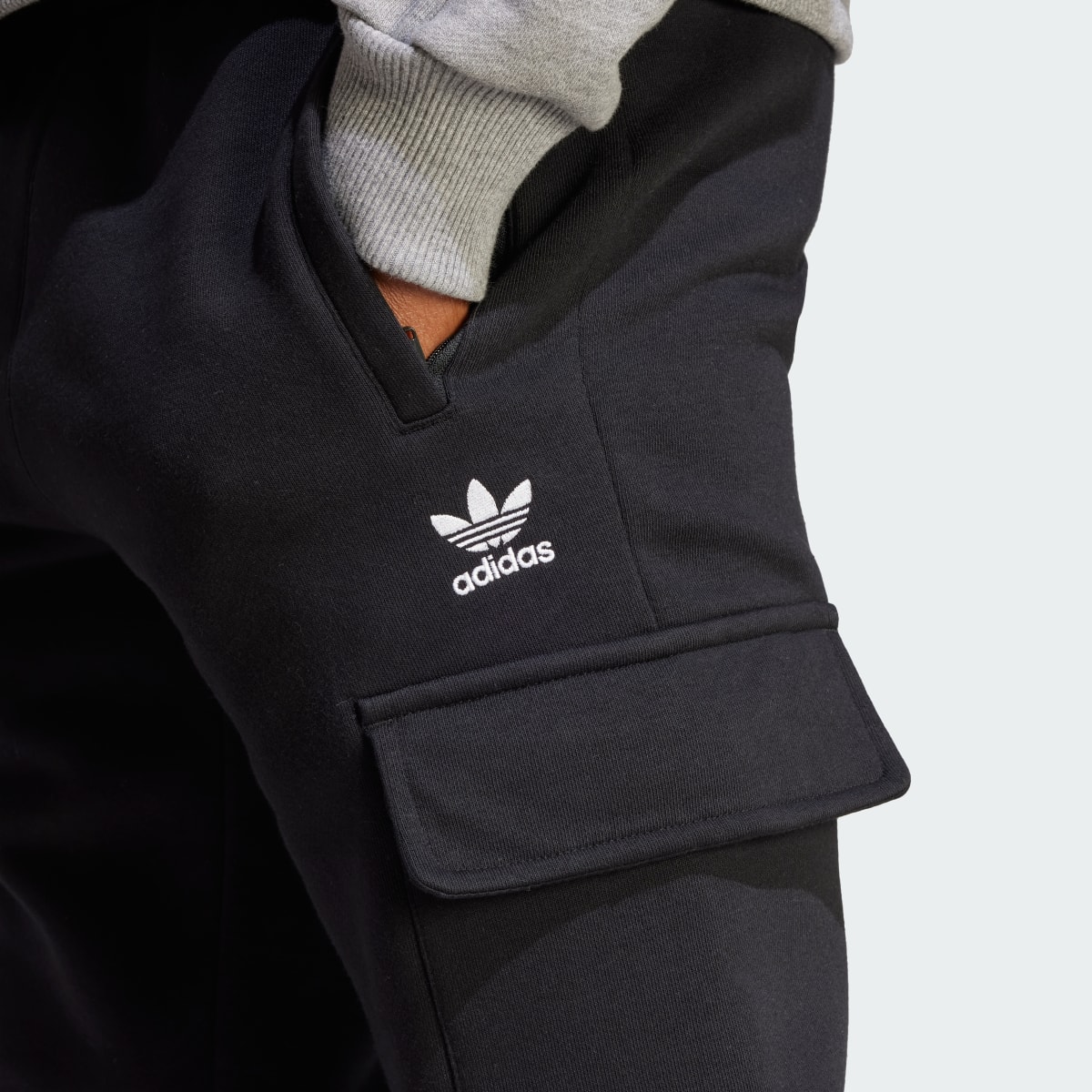 Adidas Trefoil Essentials Cargo Pants. 5